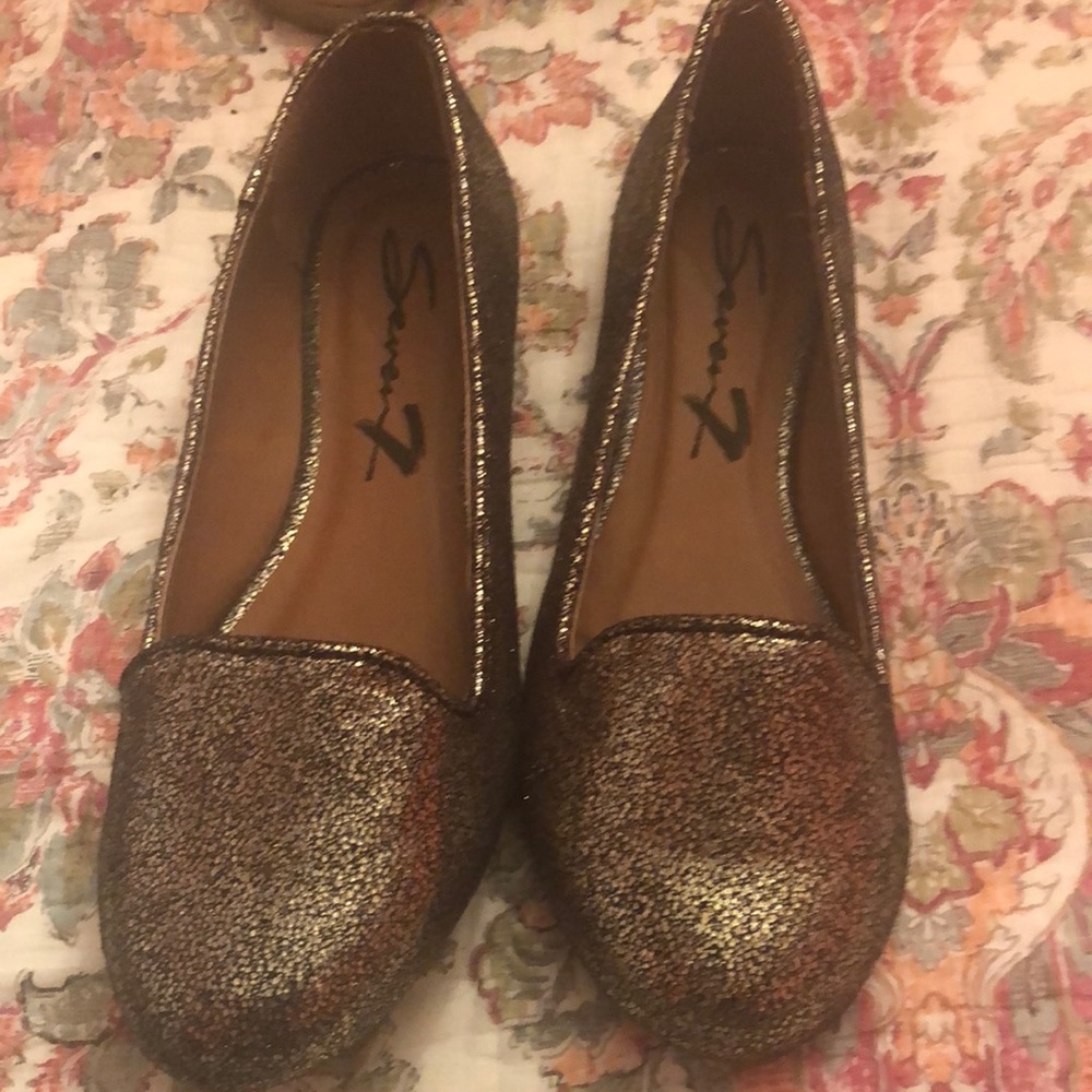 Flat sparkle slipon